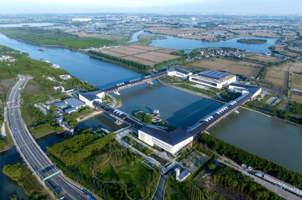 多多策略 一院跨三地 跨域建筑水乡客厅正式亮相